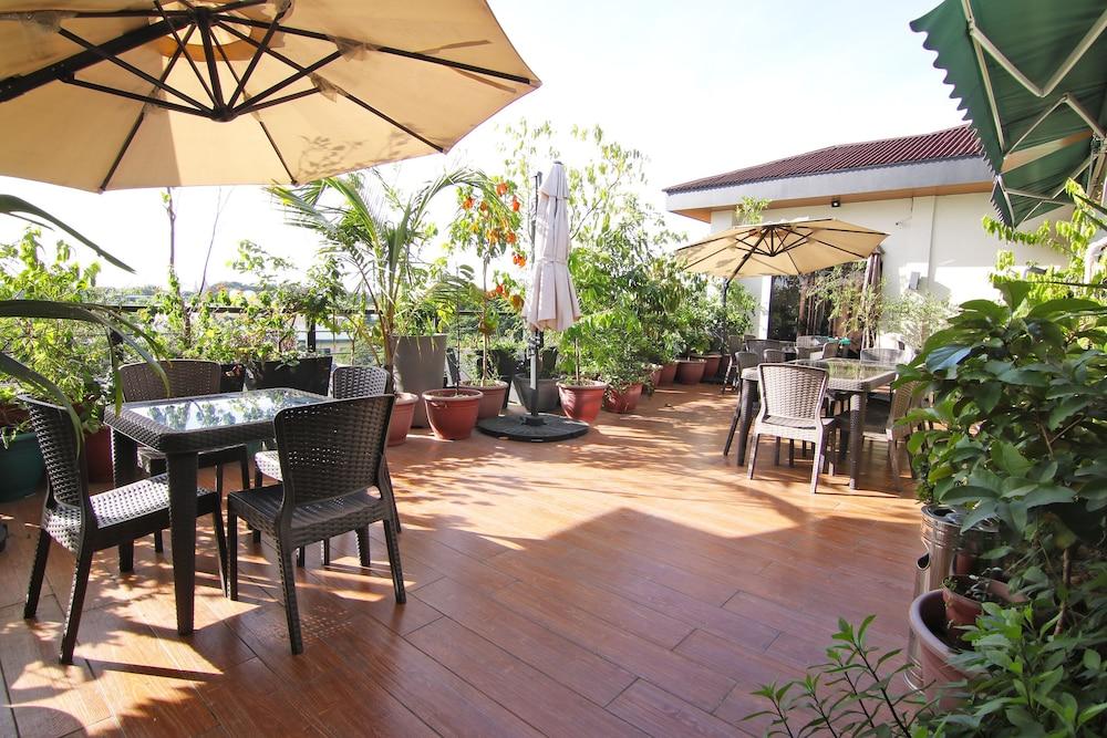 Spiral Suites Hotel Quezon City Exterior foto