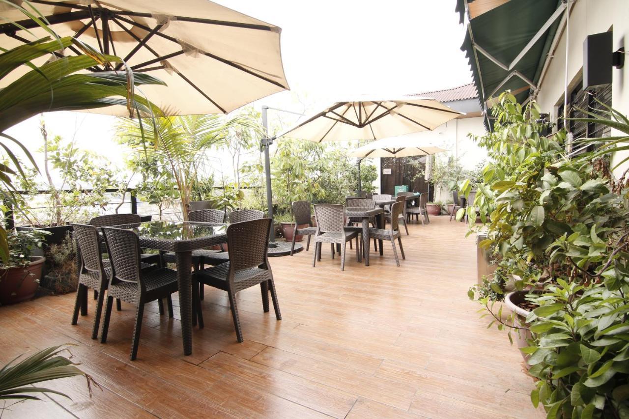 Spiral Suites Hotel Quezon City Exterior foto